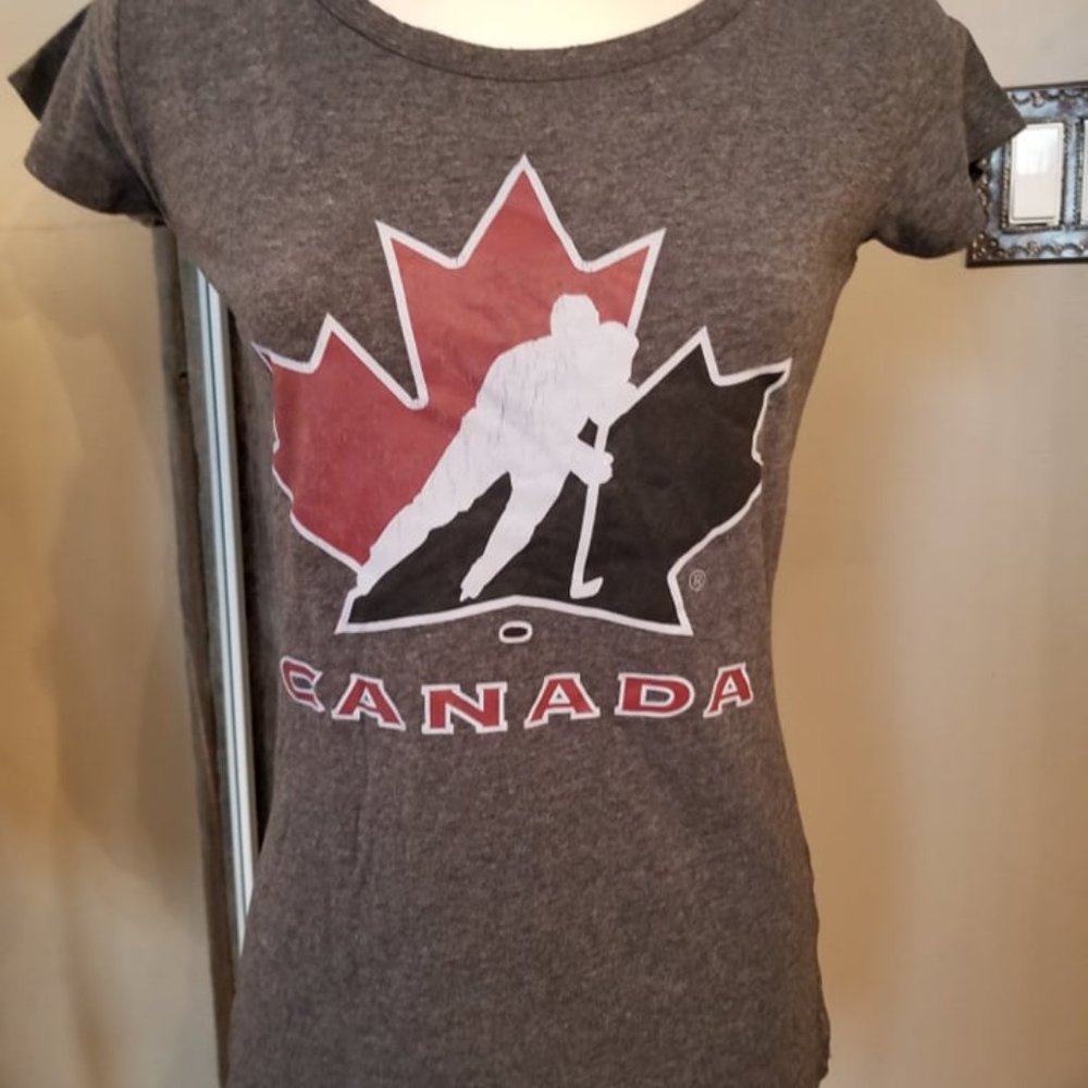 Women's Team Canada Fitted Top